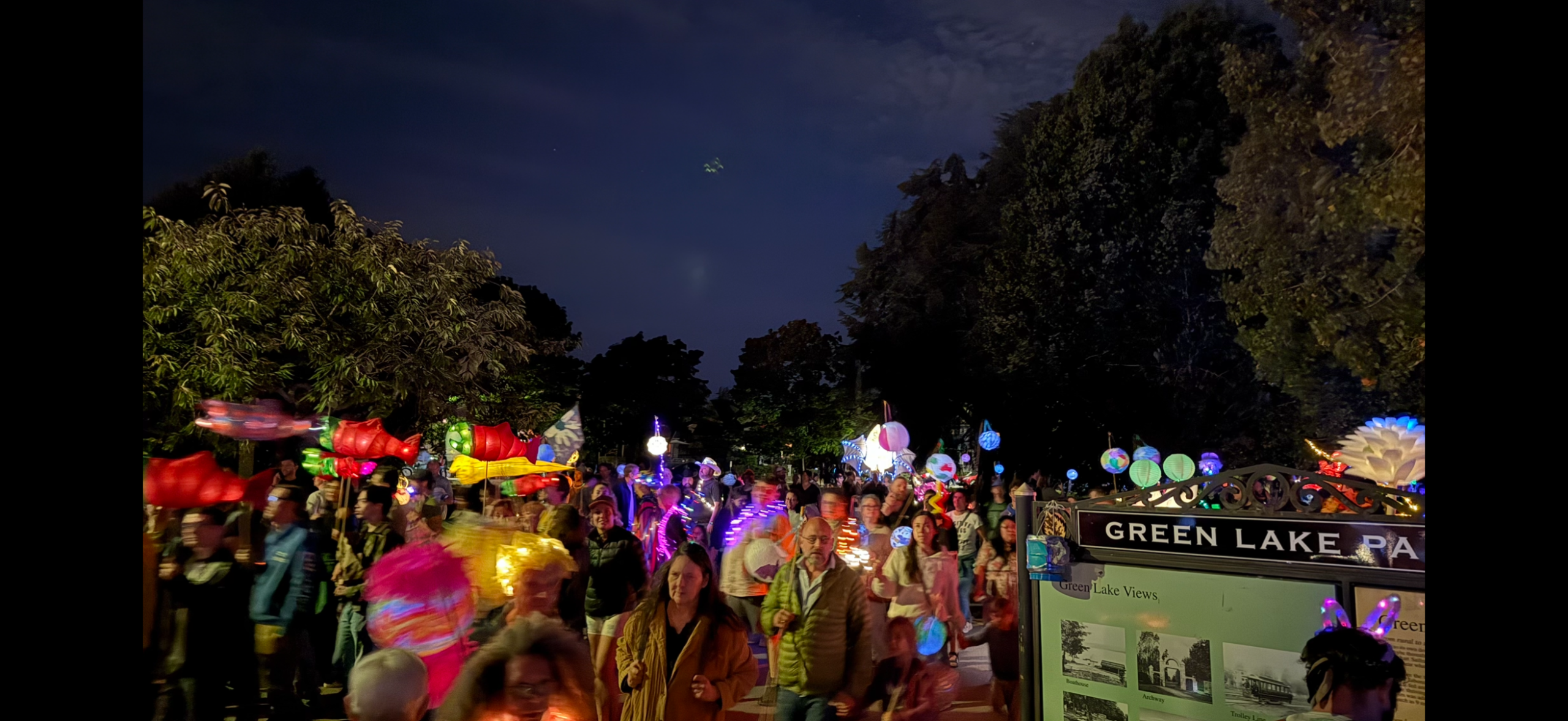 Fremont Arts Council lights Up Green Lake with Luminata procession