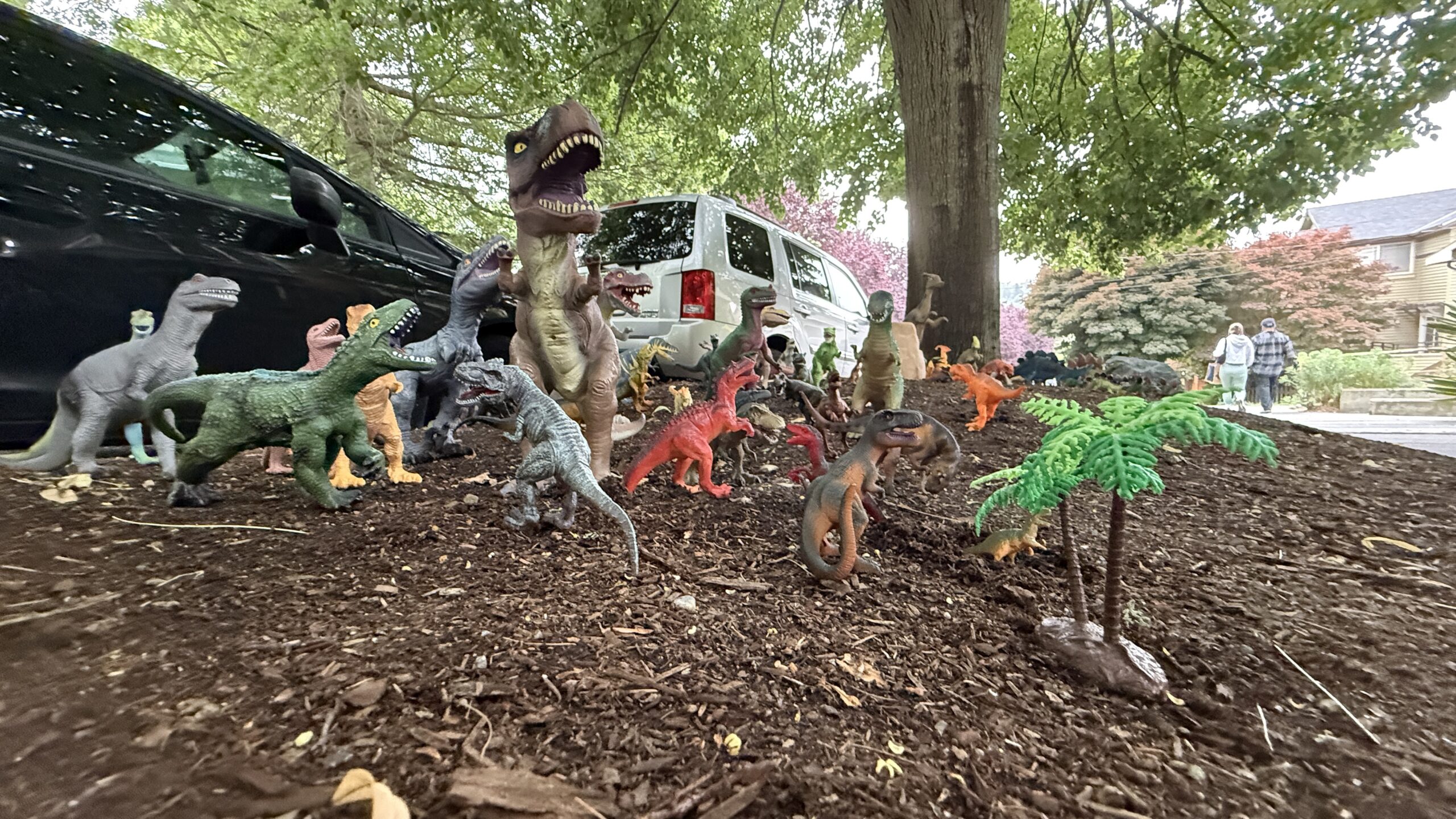 A small dinosaur stampede returns to Fremont